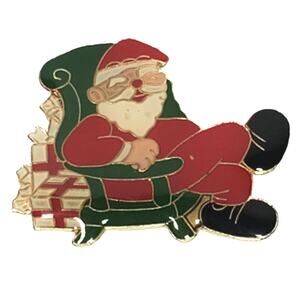 Relaxing Santa Claus Lapel Pin Christmas Holiday Vtg Holiday Decorative Xmas